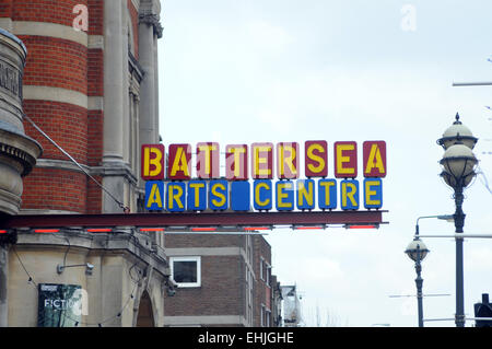 London, UK, 14. März 2015, Brand im Battersea Arts Centre zerstört Grand Hall. Ursprünglich der Wandsworth Town Hall und Baujahr 1893 als eine Kunst dient und Kulturhaus mit Theater und Funktion. Berühmt für seine Puppenspiel und innovatives Theater beherbergte es auch viele politische und gesellschaftliche Ereignisse. Bildnachweis: JOHNNY ARMSTEAD/Alamy Live-Nachrichten Stockfoto