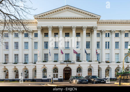 Das Queen Hotel in Cheltenham ist ein Wahrzeichen an der Strandpromenade, die nach dem Vorbild der Tempel des Jupiter in Rom Stockfoto