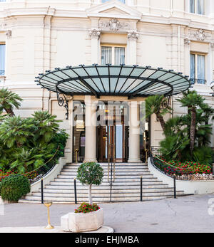 MONTE CARLO, MONACO - 3. Oktober 2014: Eingang zum Hotel de Paris in Monte Carlo, Monaco Stockfoto