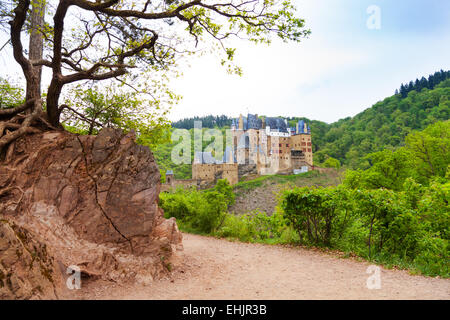Alten Weg zur Burg Eltz in Deutschland Stockfoto