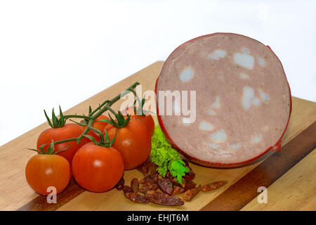 Italienische Mortadella Bologna mit Tomaten und Gemüse Stockfoto