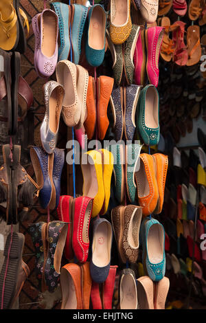 Bunte marokkanische Lederschuhe Stockfoto