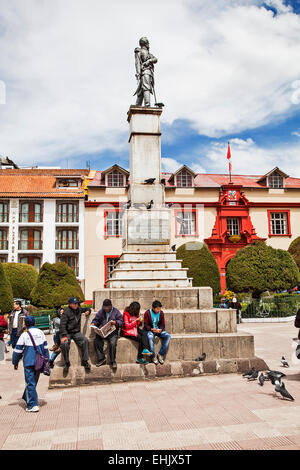 Puno ist eine Stadt mit zwei hundert und fünfzig tausend befindet sich am Ufer des Titicaca in der hohen Hochebene von Peru. Stockfoto