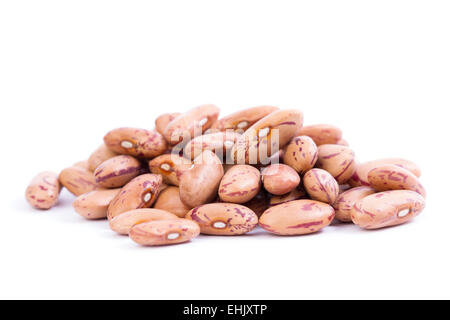 Rohe Bio Cranberry Bean auf weißem Hintergrund. Stockfoto