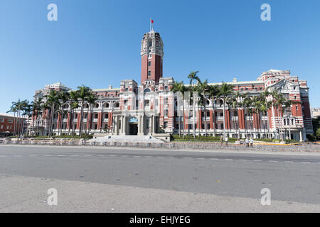 Das Amt des Präsidenten der Republik China (ROC) vom Ketagalan Boulevard in Taipeh gesehen. Stockfoto