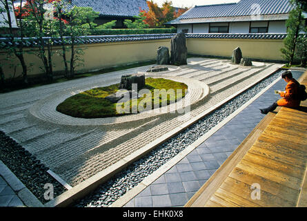 Der Stadt Kyoto ist ein einzigartiges Reservat für alte Zen-Gärten und Schreine, die mehr als neunhundert Jahre alt sind. Stockfoto