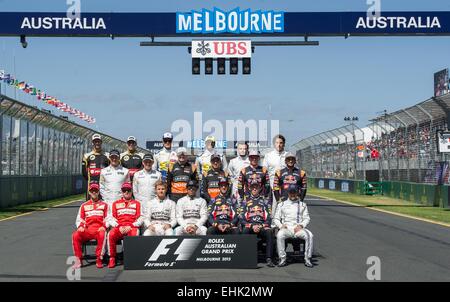 Melbourne, Australien. 15. März 2015. Formel 1 Fahrer posieren für ein Gruppenfoto vor der australischen Formel Eins Grand Prix auf dem Albert Park Circuit in Melbourne, Australien, 15. März 2015. Bildnachweis: Bai Xue/Xinhua/Alamy Live-Nachrichten Stockfoto