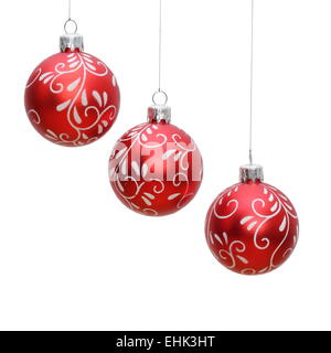 drei hängenden roten Weihnachtskugeln isoliert auf weißem Hintergrund Stockfoto