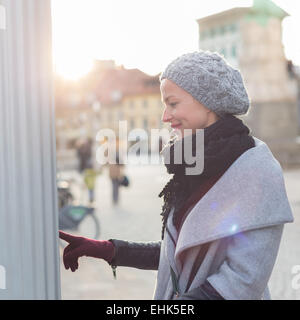 Station des städtischen Fahrräder zu vermieten. Stockfoto