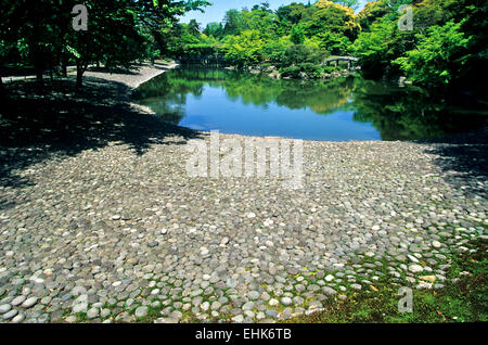 Sento Gosho ist ein großer umzäunter Garten auf dem Gelände der Hofburg im Zentrum von Kyoto. Stockfoto