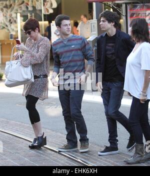 Dylan Minnette Einkauf bei The Grove mit Hollywood: Dylan Minnette Where: Los Angeles, California, Vereinigte Staaten von Amerika als: 09 Sep 2014 Stockfoto