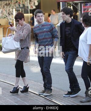 Dylan Minnette Einkauf bei The Grove mit Hollywood: Dylan Minnette Where: Los Angeles, California, Vereinigte Staaten von Amerika als: 09 Sep 2014 Stockfoto