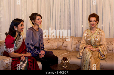 Prinzessin Sarvath (L-R) und Königin Rania von Jordanien und Prinzessin Lalla Salma von Marokko sitzen an den königlichen Palästen in Casablanca, 11. März 2015. Foto: POOL/RPE/Albert Nieboer/Niederlande, Stockfoto
