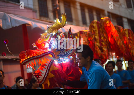 Drachenlaterne Parade während der Bandung Laterne Festival Kulturparade 2015 (Kirab Budaya Cap Go Meh Bandung 2015) in Bandung City, Indonesien. Stockfoto