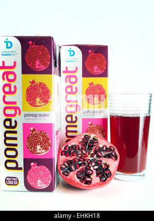 Pomegreat-Granatapfel-Saft und frisches Obst, London Stockfoto