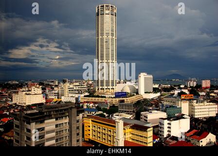 Georgetown, Malaysia: 66 Komtar Turm dominiert die Skyline der Stadt * Stockfoto