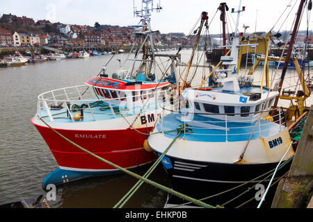 Emulieren und Marina Emiel Jakobsmuschel Angeln Boote von Brixham am Endeavour Quay in Whitby Hafen North Yorkshire England UK Stockfoto