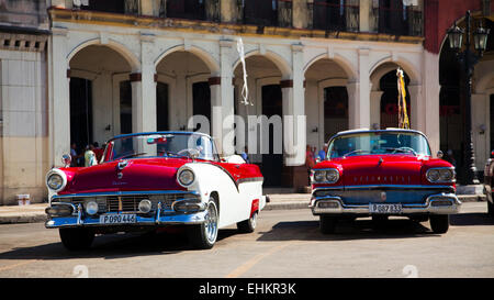 Oldtimer auf dem Paseo de Marti, Havanna, Kuba Stockfoto