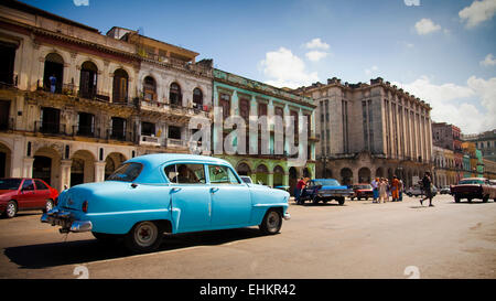 Oldtimer auf dem Paseo de Marti, Havanna, Kuba Stockfoto