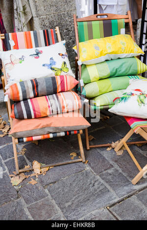 Auswahl von bunt gemusterte Textilien bei einem französischen Markt, Provence, Frankreich, Europa Stockfoto