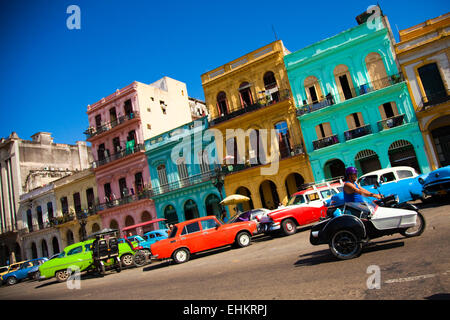 Oldtimer auf dem Paseo de Marti, Havanna, Kuba Stockfoto