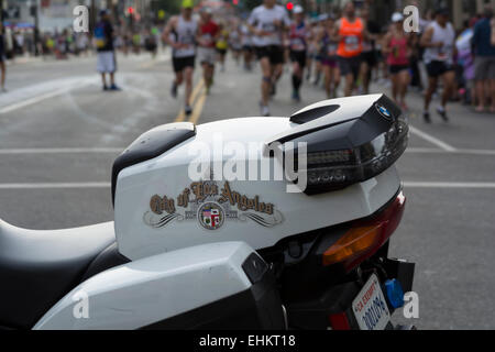 Los Angeles, Kalifornien, USA. 15. März 2015.  Läufer bei Meile 11 LA-Marathon. Stockfoto