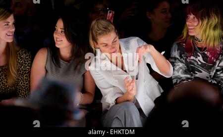 Mercedes-Benz New York Fashion Week Frühjahr 2015 - Betsey Johnson - hinter den Kulissen und mit Front Row: Jessica Hart wo: New York City, New York, Vereinigte Staaten, wann: 10 Sep 2014 Stockfoto