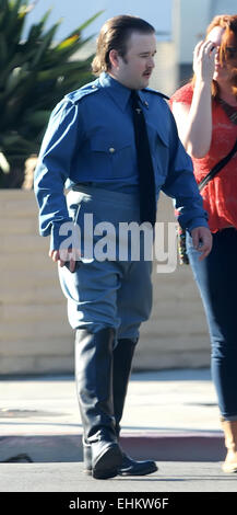 Schauspieler Haley Joel Osment Dreharbeiten eine Nazi-Rallye-Szene für den neuen Film "Yoga Hosers" Downtown Los Angeles mit: Haley Osment, Haley Joel Osment Where: Los Angeles, California, Vereinigte Staaten von Amerika als: 10 Sep 2014 Stockfoto