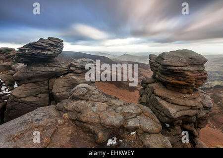 Eine Langzeitbelichtung blickte Grindsbrook von Kinder Scout. Stockfoto