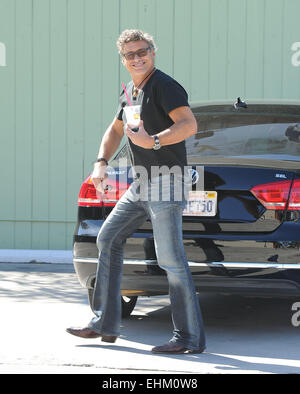 Steven Bauer und seine 18-jährige Freundin, Lyda Loudan zu Mittag am SunCafe Los Angeles mit: Steven Bauer Lyda Loudon wo: Los Angeles, California, Vereinigte Staaten von Amerika als: 11 Sep 2014 Stockfoto