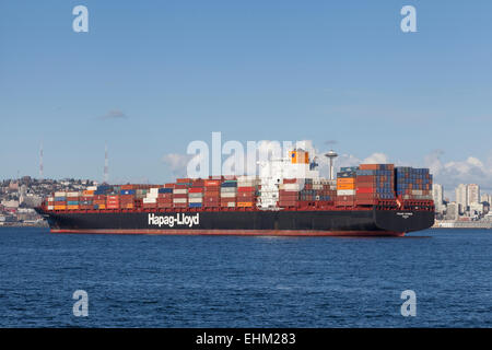 Containerschiff Prag Express in Elliott Bay am Hafen von Seattle am 14. Februar 2015 verankert Stockfoto