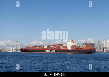 Containerschiff Prag Express in Elliott Bay am Hafen von Seattle am 14. Februar 2015 verankert Stockfoto