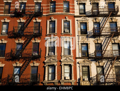 New York City Brownstone Mietskasernen, New York, Vereinigte Staaten von Amerika Stockfoto