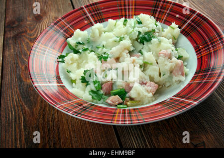 Andijvie Stamppot - traditionelle niederländische Gericht Stamppot mit Endivien, Kartoffelpüree Stockfoto