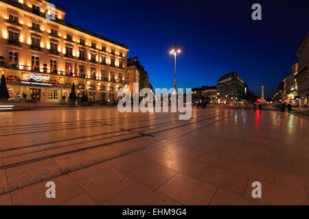 Nachtansicht des Regent Hotel auf dem Platz des Grand Theater von Bordeaux, Aquitanien, Frankreich. Stockfoto