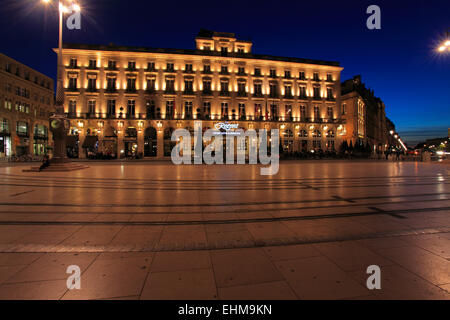 Nachtansicht des Regent Hotel auf dem Platz des Grand Theater von Bordeaux, Aquitanien, Frankreich. Stockfoto