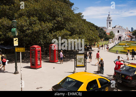 Argentinien, Buenos Aires, Recoleta, Plaza und Kirche der Muttergottes von Pilar Stockfoto