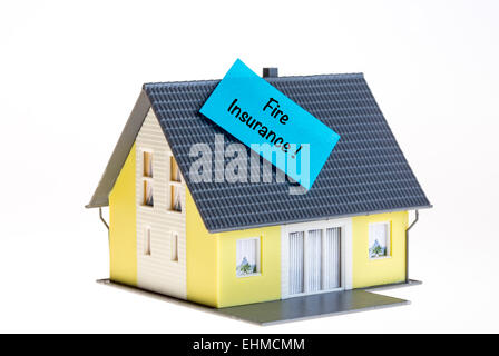 Symbolisches Bild, Haus mit ein Post-It Note, Feuerversicherung Stockfoto