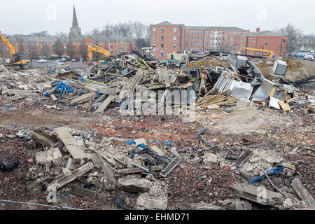 Northampton, UK. 16. März 2015. Greyfriars Busbahnhof nachdem er abgerissen gestern, einen riesigen Haufen von Schutt, die stattfinden wird, etwa 600 LKW und mehrere Wochen zu entfernen, bevor die unterirdischen Shops abgebrochen werden können. Bildnachweis: Keith J Smith. / Alamy Live News Stockfoto