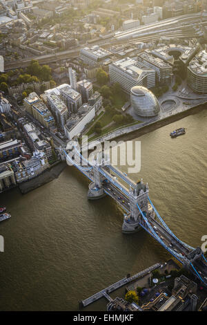 Luftaufnahme des Londoner Stadtbild und Fluss, England Stockfoto