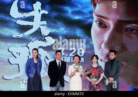 Peking, China. 16. März 2015. Darsteller des Films "Lost und Liebe" Ni Jingyang, Andy Lau, Peng Sanyuan, Liu Yase und Jing Boran (von L bis R) besuchen eine Premiere Zeremonie des Films in Peking, Hauptstadt von China, 16. März 2015. Der Film unter der Regie von Peng Sanyuan erscheint am 20. März auf. Bildnachweis: Gao Jing/Xinhua/Alamy Live-Nachrichten Stockfoto