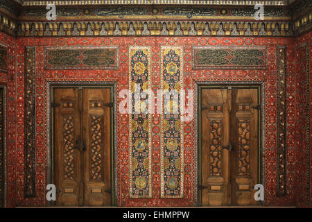 Aleppo-Zimmer. Wandverkleidung aus rund 1600 n. Chr., Ottoman-Reich. Pergamon Museum, Berlin, Deutschland. Stockfoto