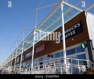 Geschäfte und Einzelhändler in Walsall retail Park West Midlands, Starbucks, Clintons Stockfoto