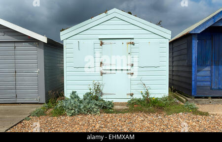 Farbenfrohe Strandhütten an St Leonards on Sea in Hastings, East Sussex Stockfoto
