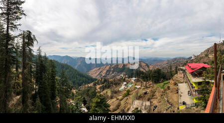 Blick auf die Berge in der Nähe von Shimla, Himachal Pradesh, Indien Stockfoto