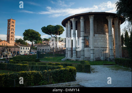 Tempel des Herkules, Piazza della Bocca della Verità, Rome, Lazio, Italien. Stockfoto