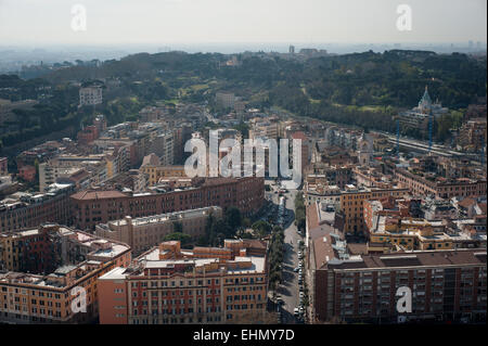 Via della Stazione di San Pietro und Villa Doria Pamphilj, Rom, Latium, Italien. Stockfoto