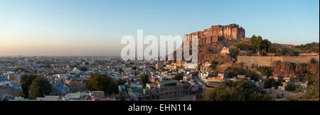 Panoramablick auf Stadt Jodhpur und Mehrangarh Fort, Rajasthan, Indien Stockfoto