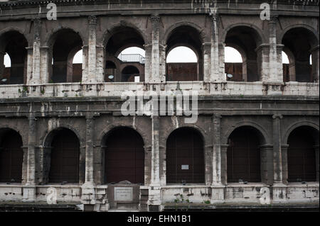 Das Kolosseum oder Kolosseum, auch bekannt als das flavische Amphitheater, Rom, Latium, Italien. Stockfoto