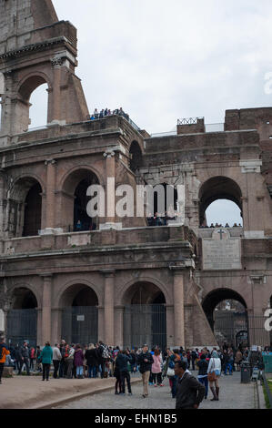 Das Kolosseum oder Kolosseum, auch bekannt als das flavische Amphitheater, Rom, Latium, Italien. Stockfoto